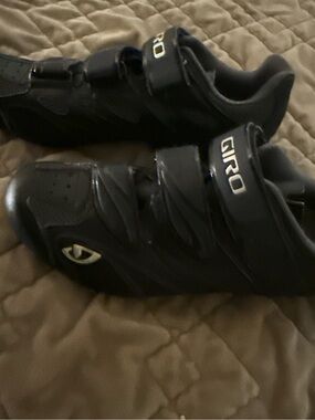 Giro Men's Black Cycling Shoes with Hook-and-Loop Straps